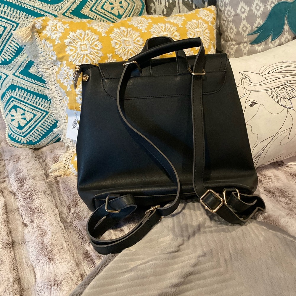 Backpack - Picture 2 of 6